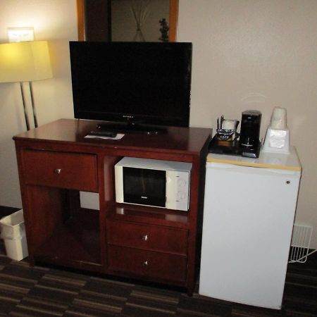 Super 8 By Wyndham Madison Hotel Ngoại thất bức ảnh