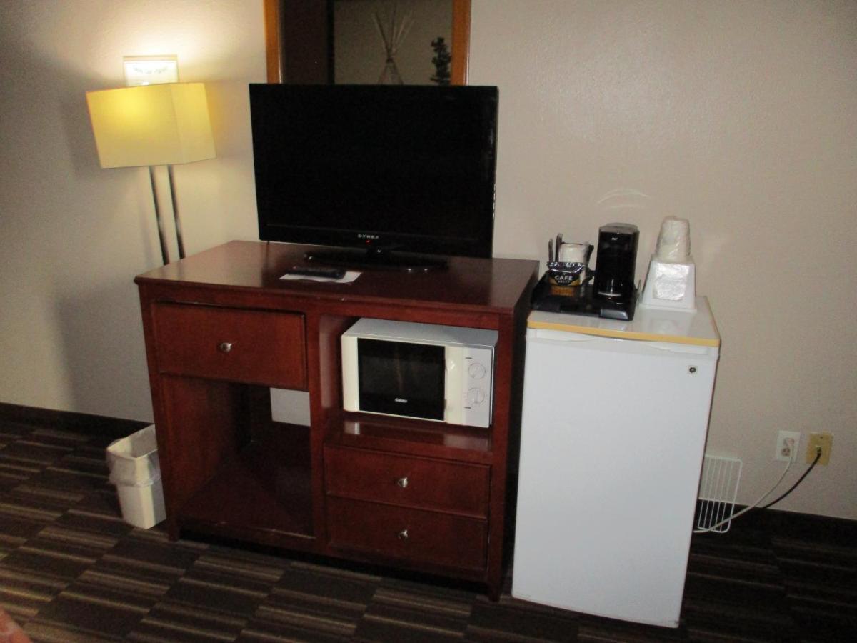 Super 8 By Wyndham Madison Hotel Ngoại thất bức ảnh