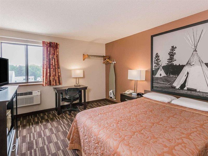 Super 8 By Wyndham Madison Hotel Ngoại thất bức ảnh