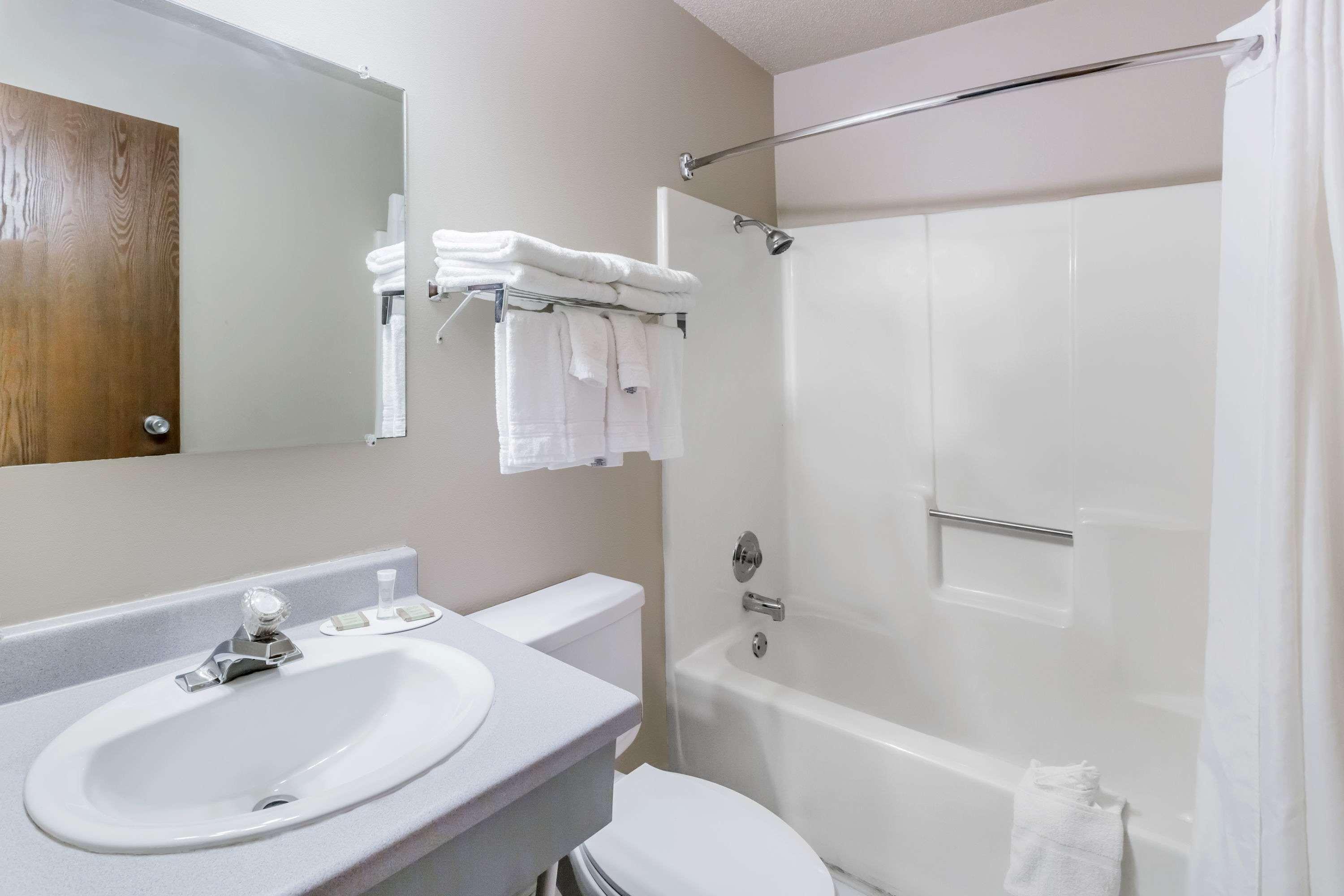 Super 8 By Wyndham Madison Hotel Ngoại thất bức ảnh