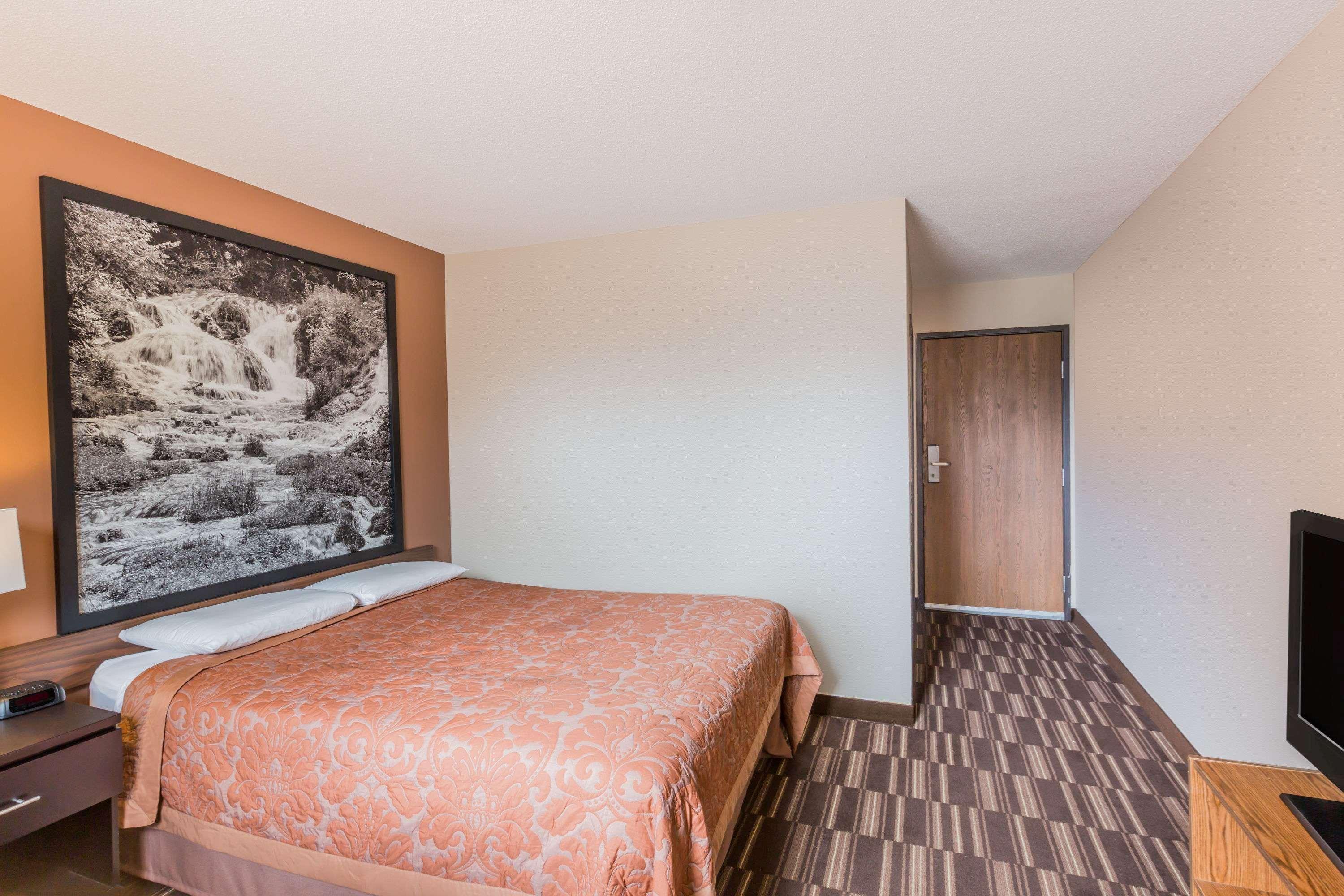 Super 8 By Wyndham Madison Hotel Ngoại thất bức ảnh
