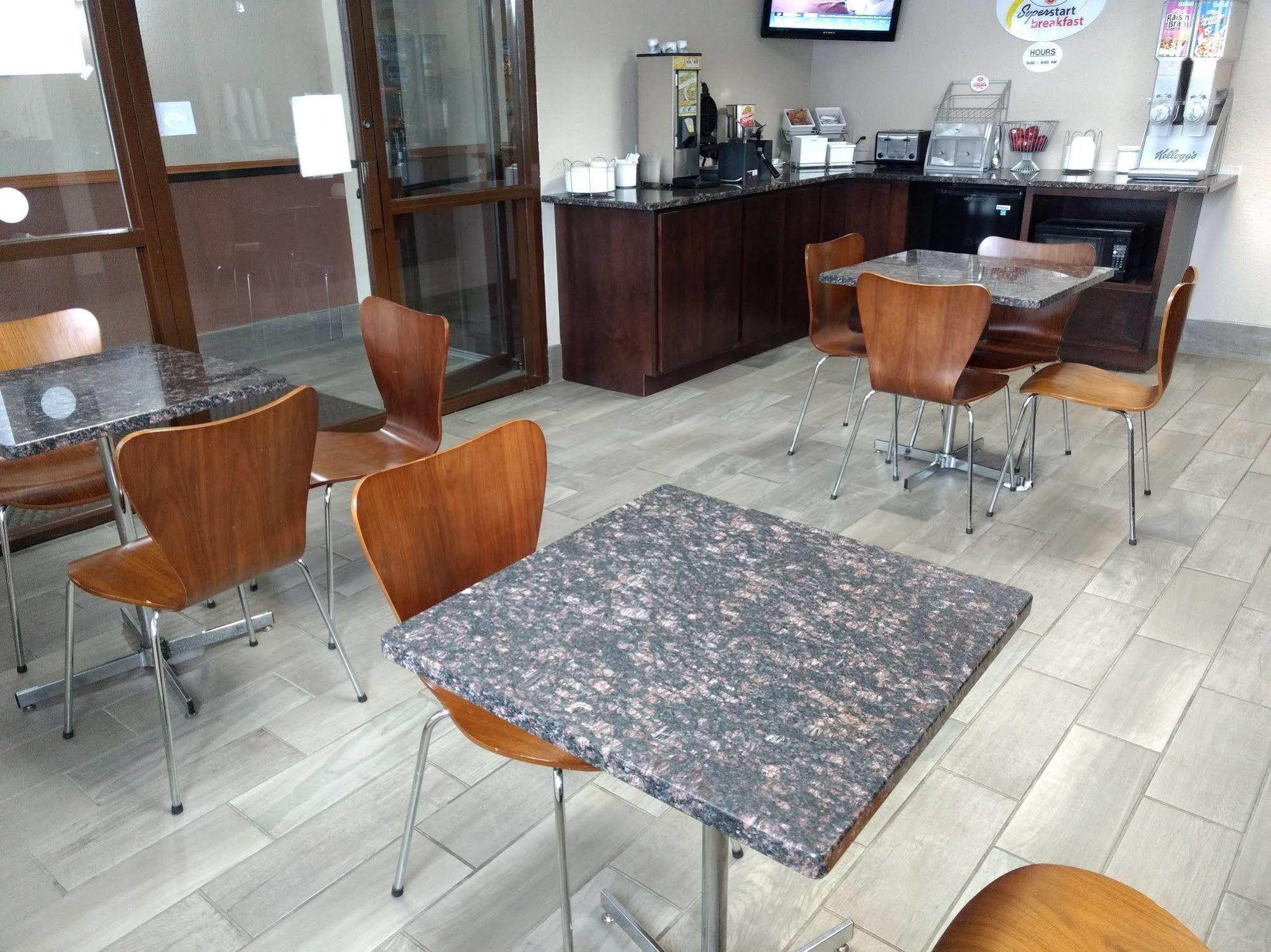 Super 8 By Wyndham Madison Hotel Ngoại thất bức ảnh